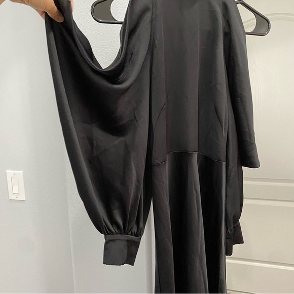 Arias New York Mock Neck Cold Shoulder Satin Midi Gown Black Size 4 Minimalist - Picture 4 of 11